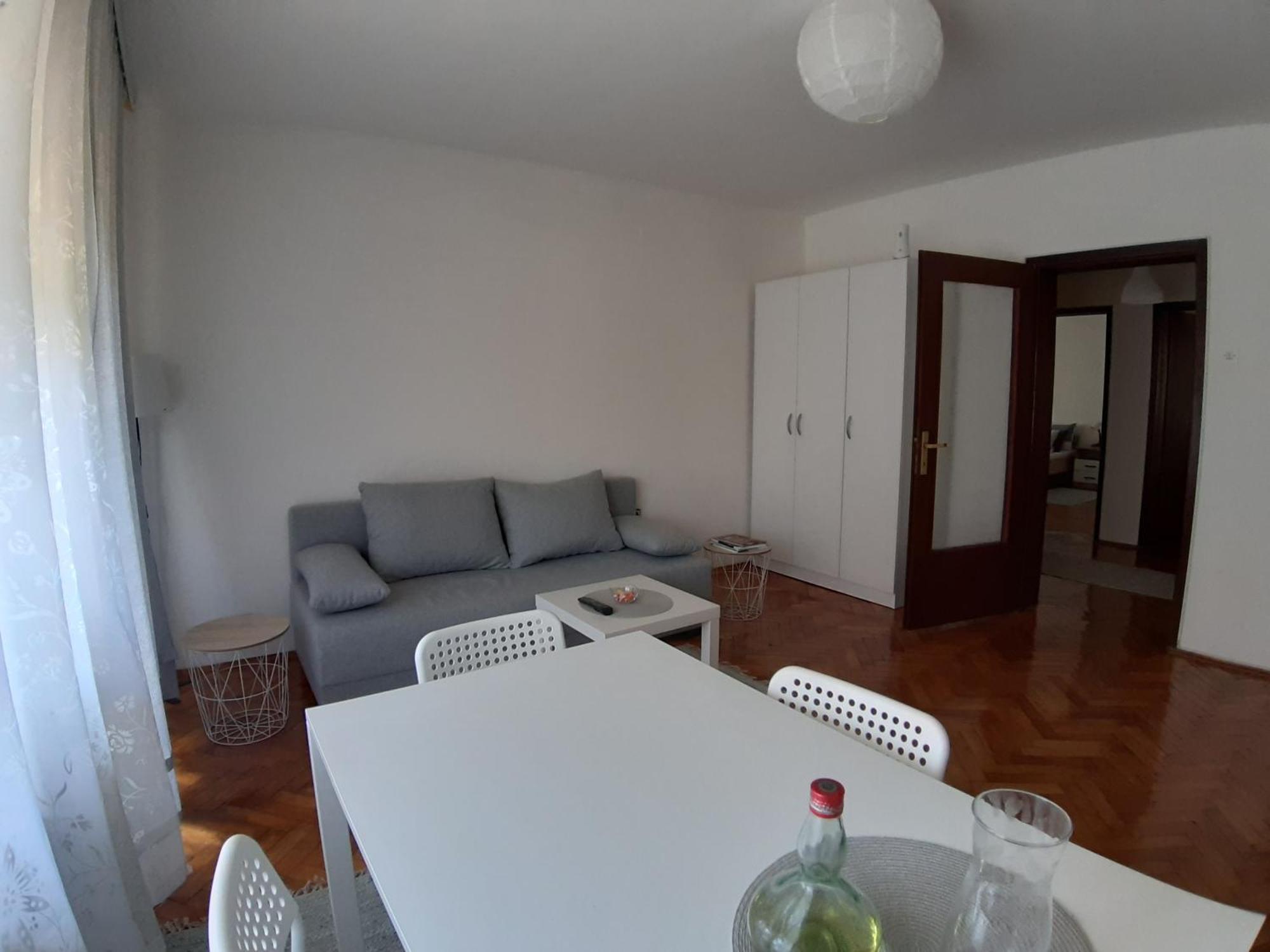 Apartment Ljiljan 2 *